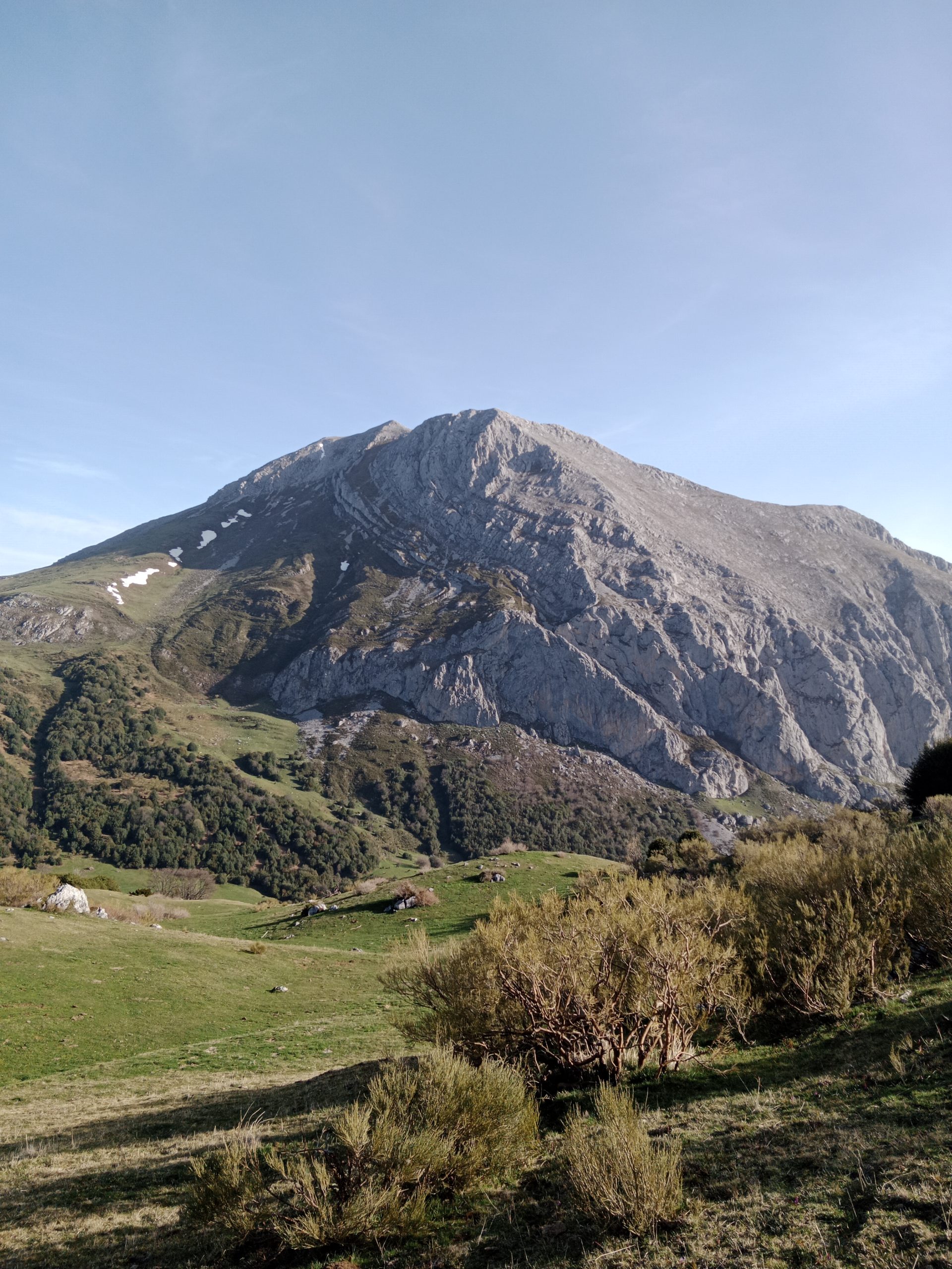 trekking ubiña foto anuncio