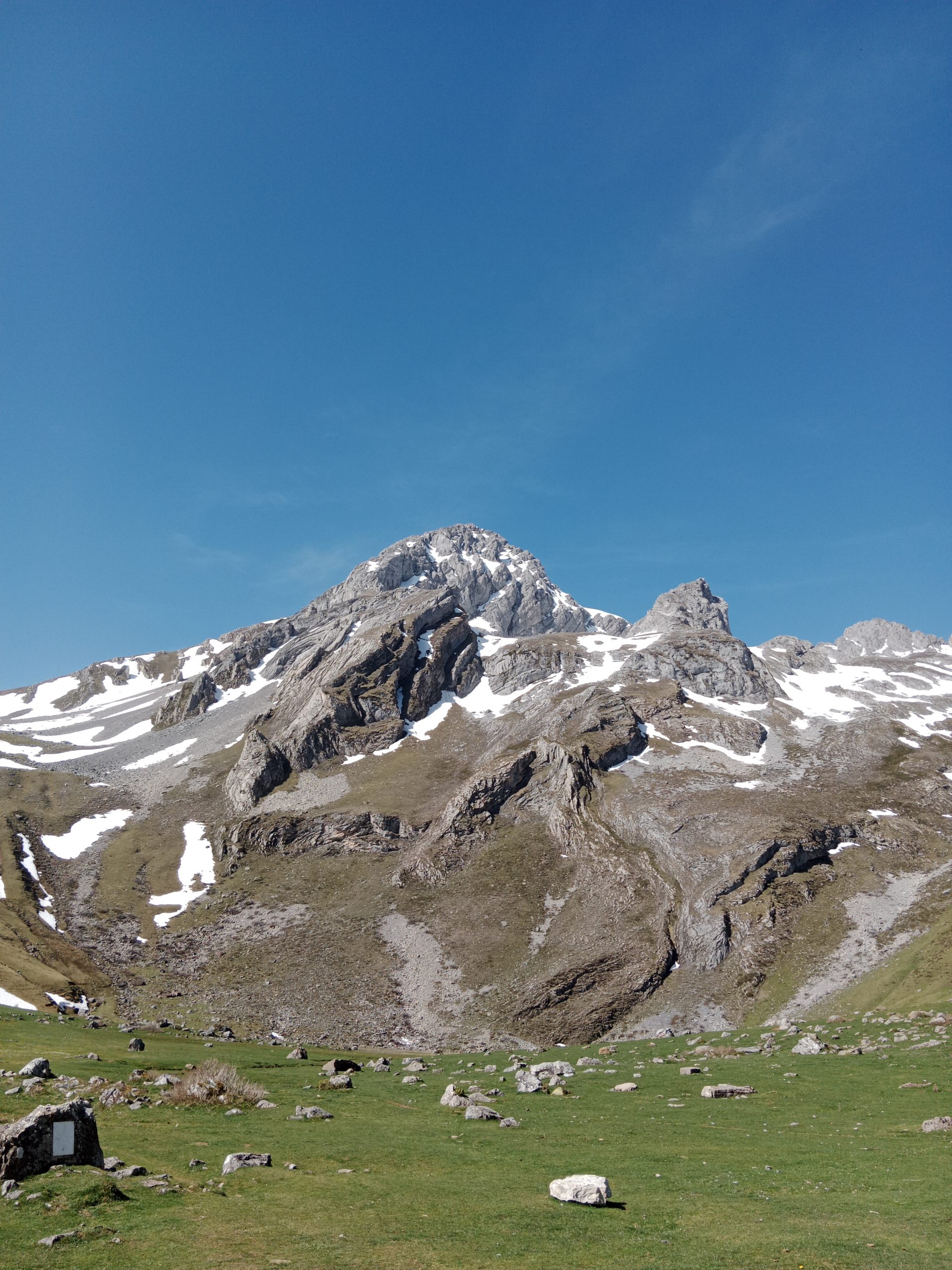 foto peña ubiña desde el meicin